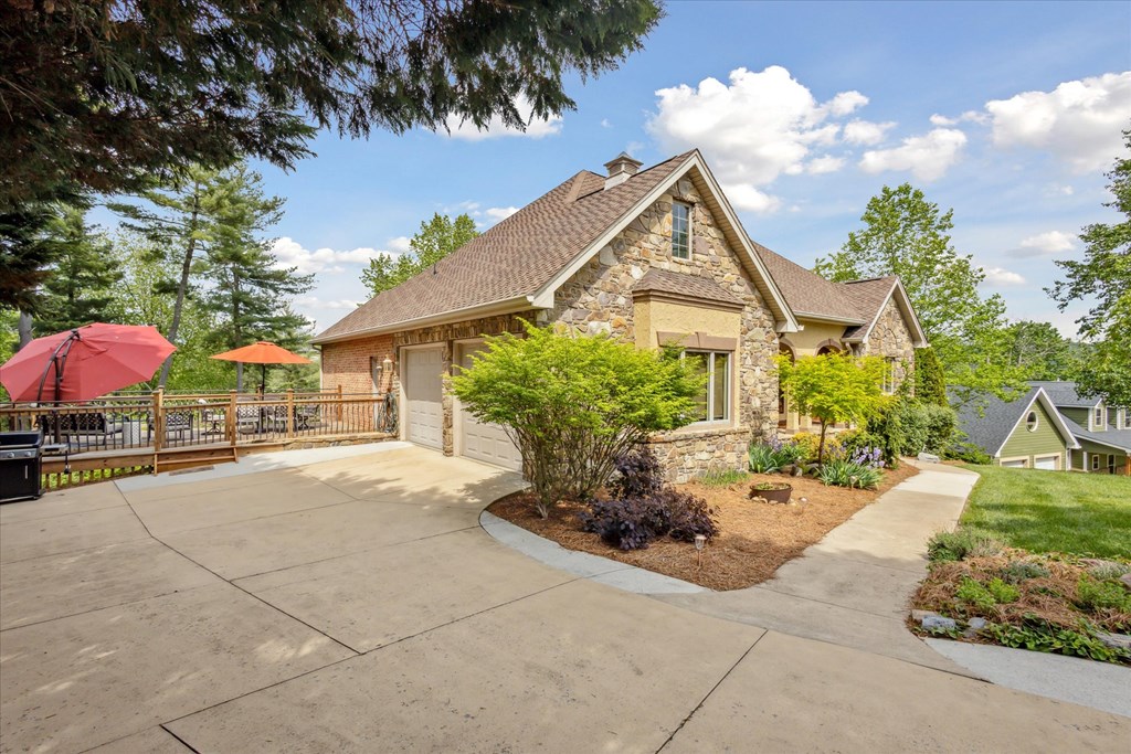 Abingdon, Virginia 24211, United States, 4 Bedrooms Bedrooms, ,3 BathroomsBathrooms,Residential,Active,108818