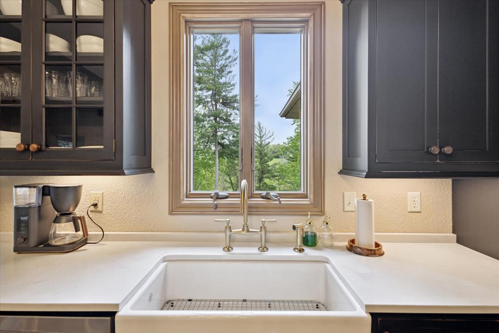 Abingdon, Virginia 24211, United States, 4 Bedrooms Bedrooms, ,3 BathroomsBathrooms,Residential,Active,108818