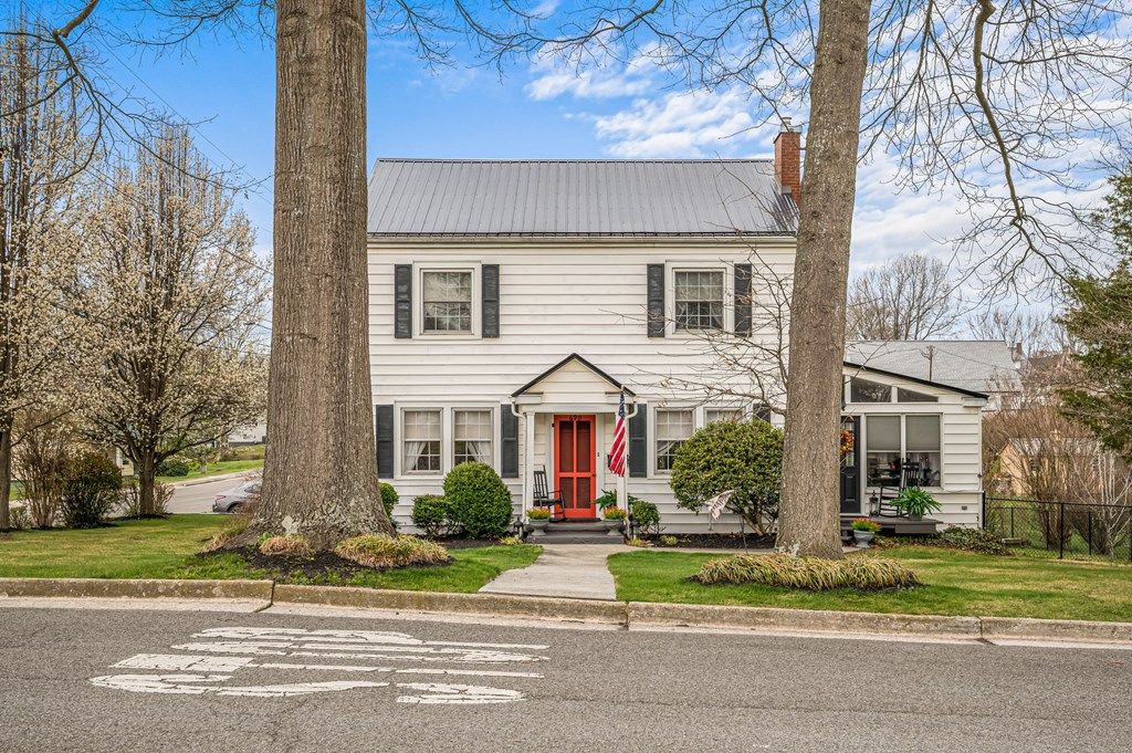 Photo of 690 W Washington St, Wytheville, VA 24382 (MLS # 109460)