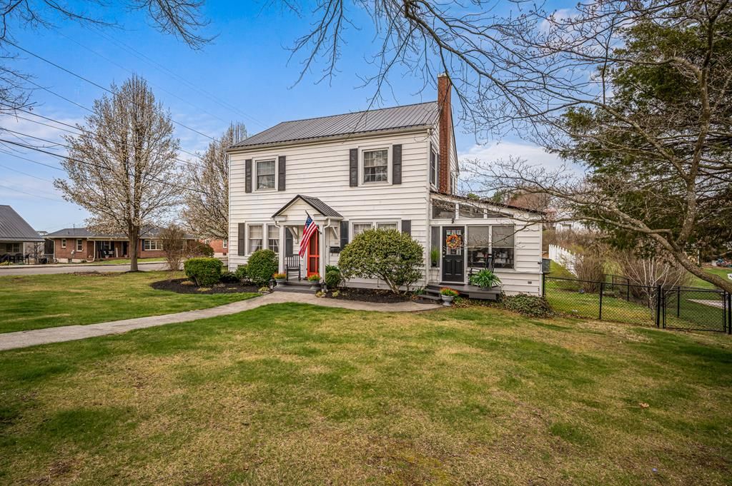 Photo of 690 W Washington St, Wytheville, VA 24382 (MLS # 109460)