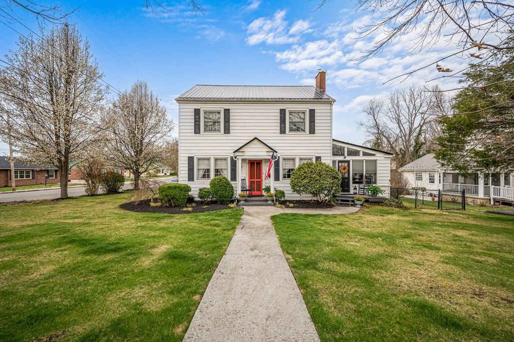 Photo of 690 W Washington St, Wytheville, VA 24382 (MLS # 109460)