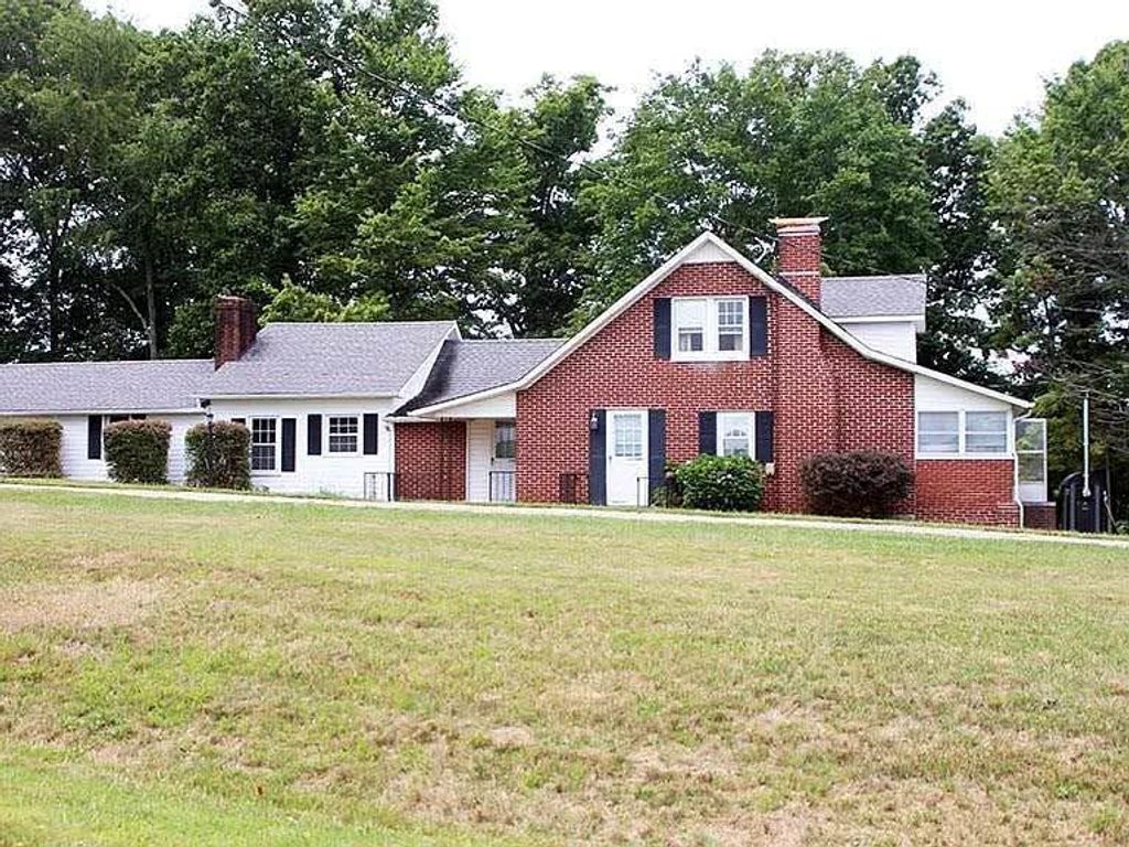 Photo of 124 Collinstown Rd, Stuart, VA 24171 (MLS # 104303)