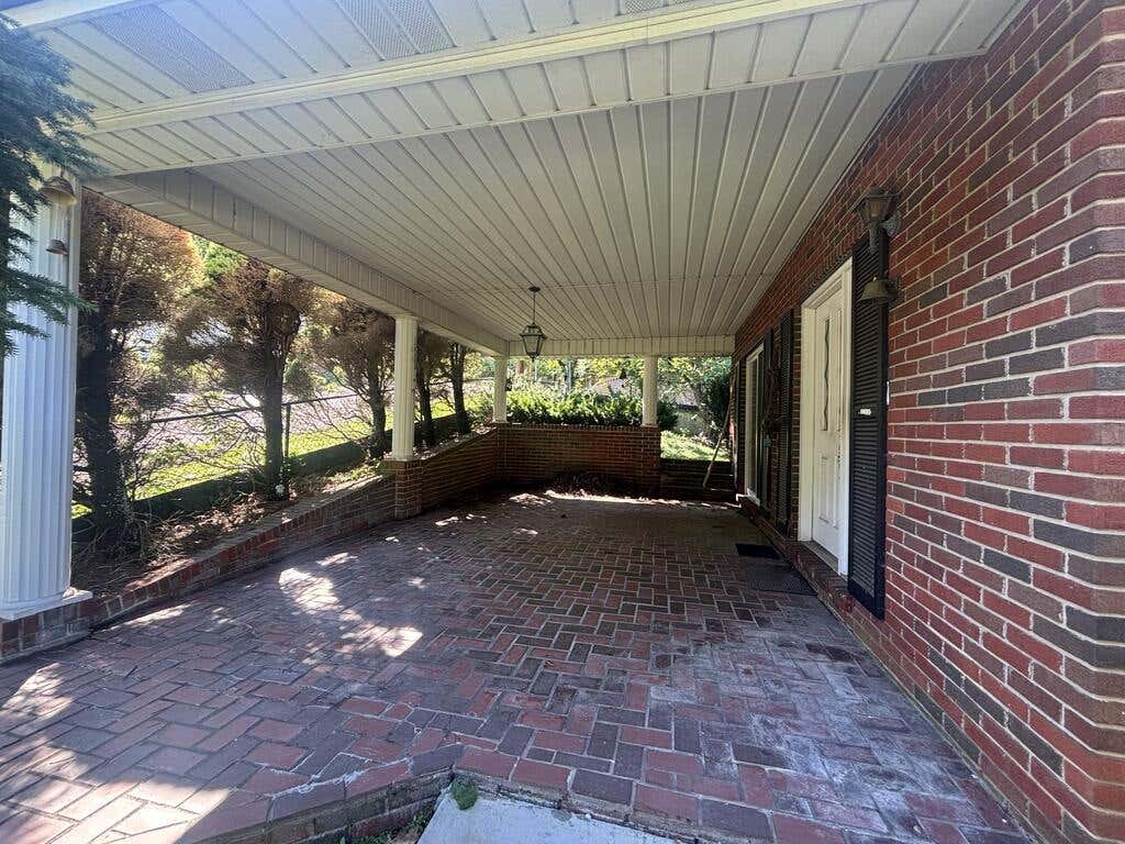Photo of 1022 Oak Street, Grundy, VA 24614 (MLS # 111366)