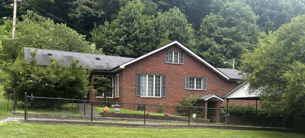 Photo of 1022 Oak Street, Grundy, VA 24614 (MLS # 111366)