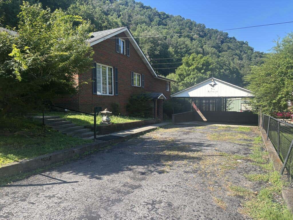Photo of 1022 Oak Street, Grundy, VA 24614 (MLS # 111366)
