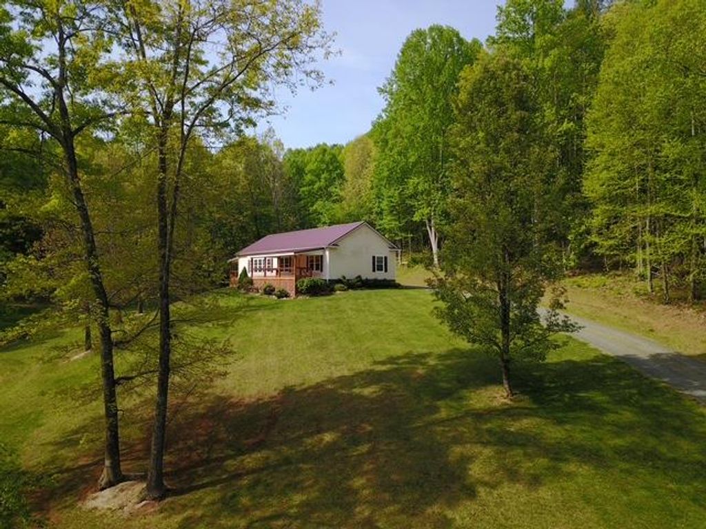 Photo of 2820 Crossroads Dr, Galax, VA 24333 (MLS # 109976)