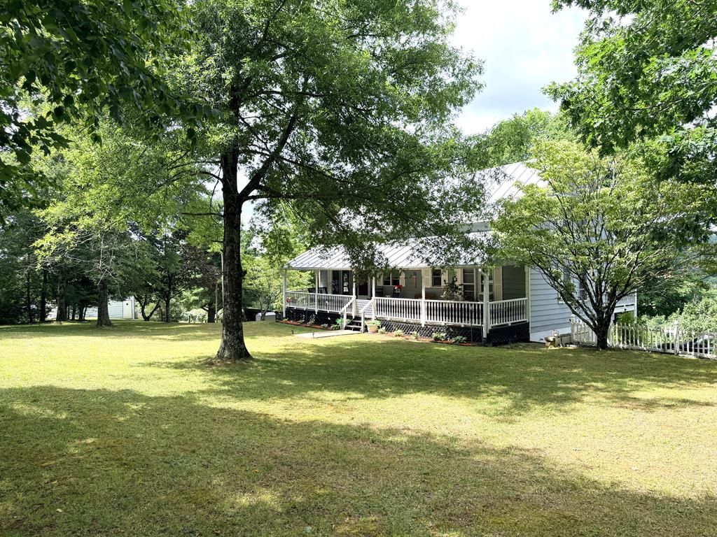 Photo of 72 Fox Glen Rd, Fancy Gap, VA 24328 (MLS # 111010)
