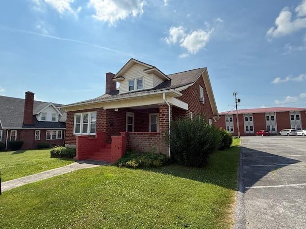 Photo of 305 W Washington St, Galax, VA 24333 (MLS # 104545)