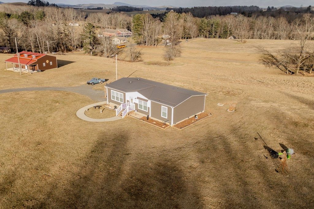 Photo of 205 Volunteer Rd, Hillsville, VA 24343 (MLS # 104603)
