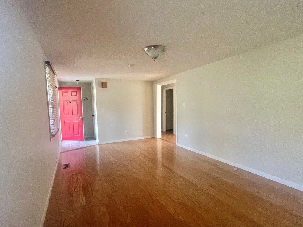 Photo of 143 Elm St, Pounding Mill, VA 24637 (MLS # 109501)