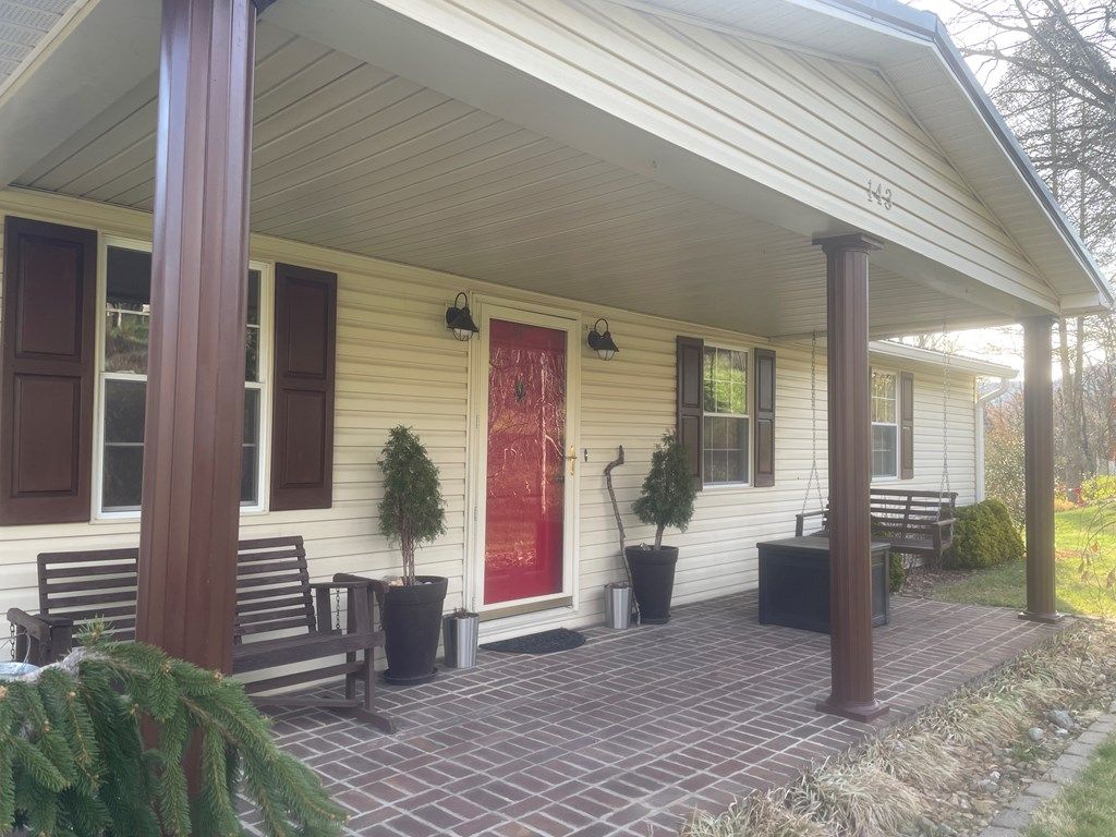 Photo of 143 Elm St, Pounding Mill, VA 24637 (MLS # 109501)