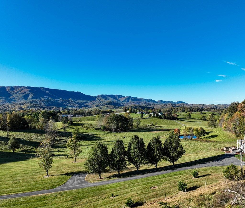 Photo of 21072 Delmar Rd, Damascus, VA 24236 (MLS # 104044)