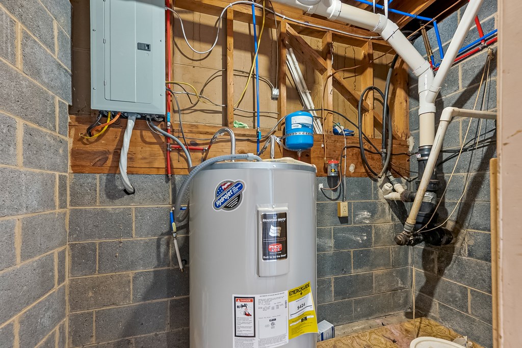 Wytheville, Virginia 24382, United States, 3 Bedrooms Bedrooms, ,2 BathroomsBathrooms,Residential,Active,130876