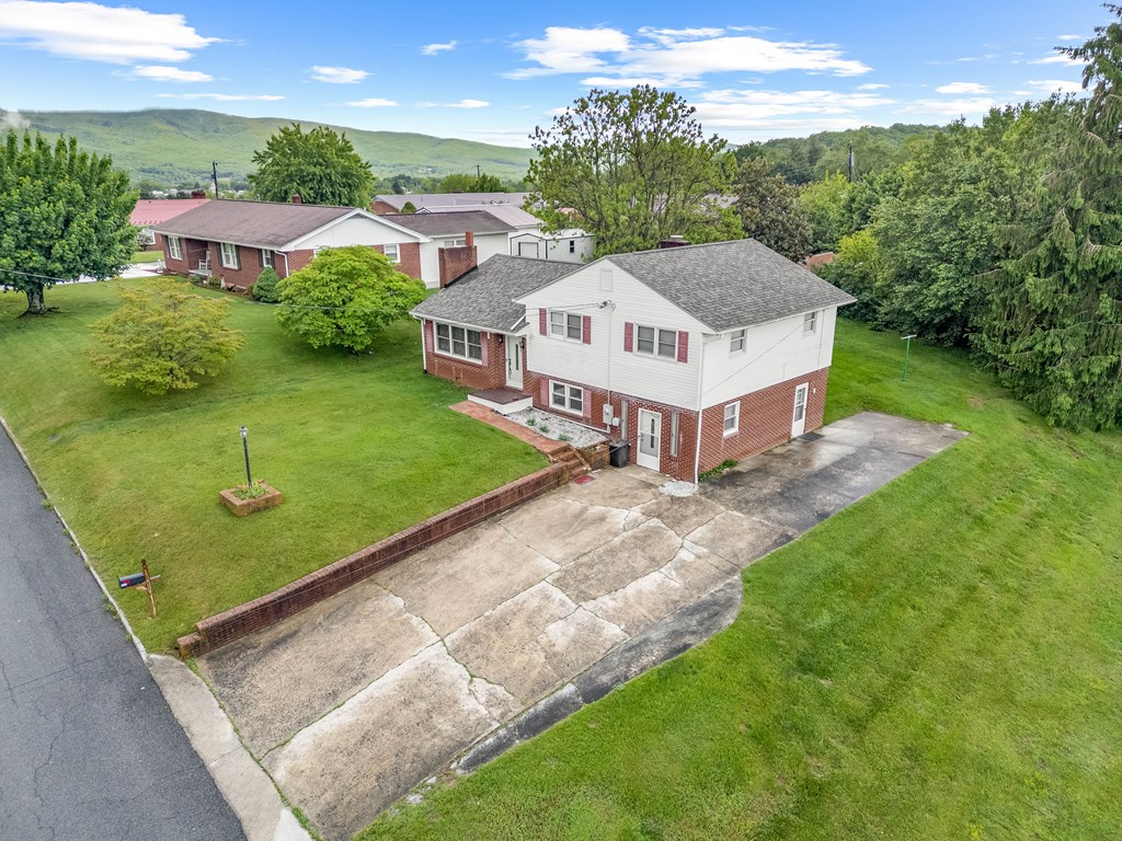 Wytheville, Virginia 24382, United States, 3 Bedrooms Bedrooms, ,2 BathroomsBathrooms,Residential,Active,130876