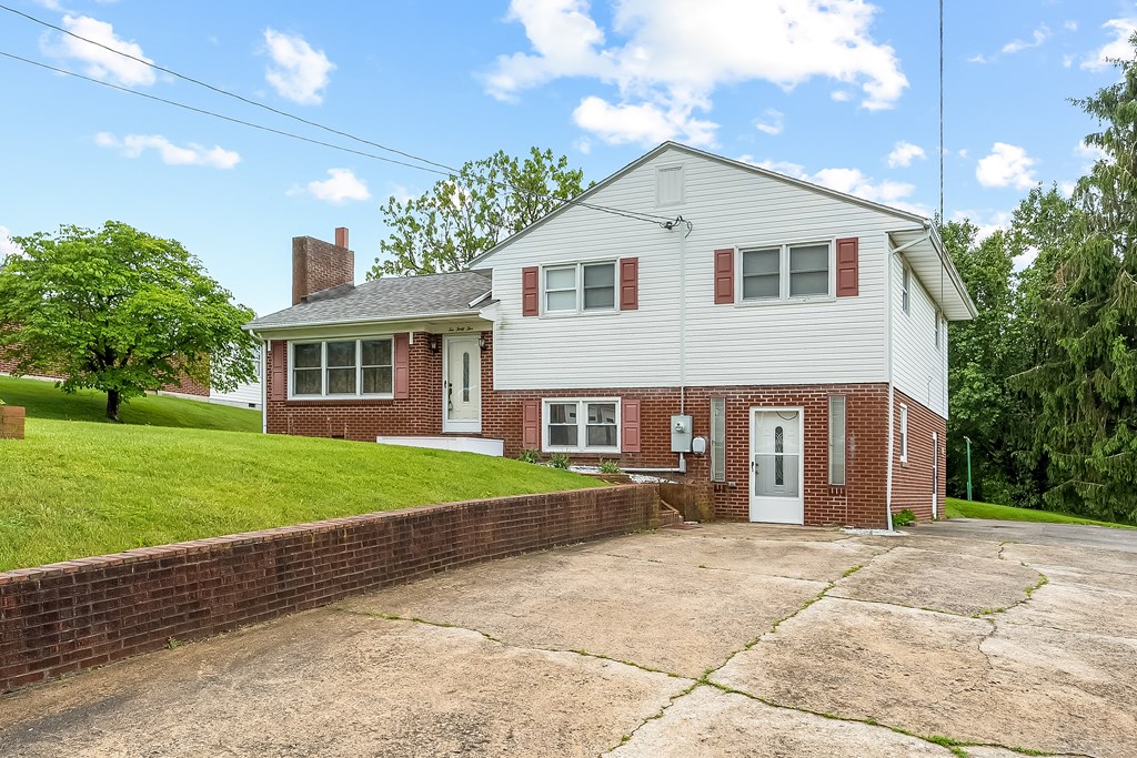 Wytheville, Virginia 24382, United States, 3 Bedrooms Bedrooms, ,2 BathroomsBathrooms,Residential,Active,130876