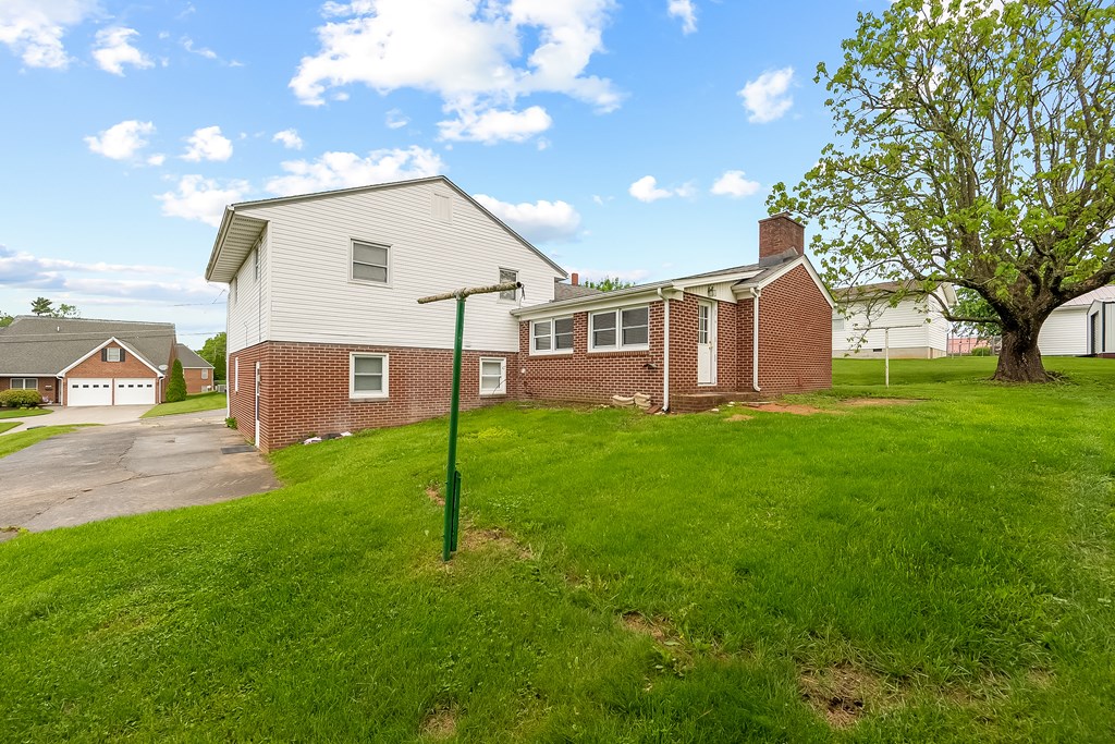 Wytheville, Virginia 24382, United States, 3 Bedrooms Bedrooms, ,2 BathroomsBathrooms,Residential,Active,130876