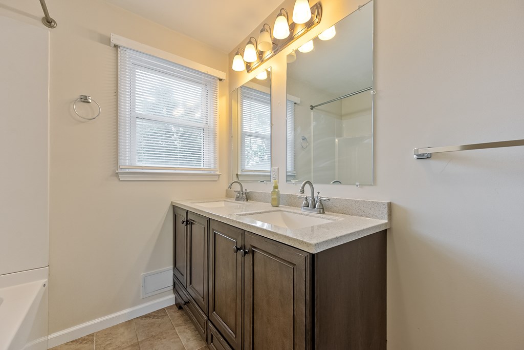 Wytheville, Virginia 24382, United States, 3 Bedrooms Bedrooms, ,2 BathroomsBathrooms,Residential,Active,130876