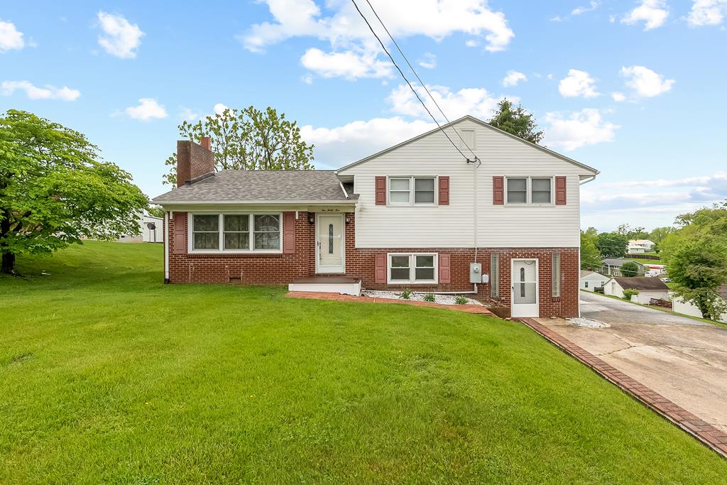 Wytheville, Virginia 24382, United States, 3 Bedrooms Bedrooms, ,2 BathroomsBathrooms,Residential,Active,130876