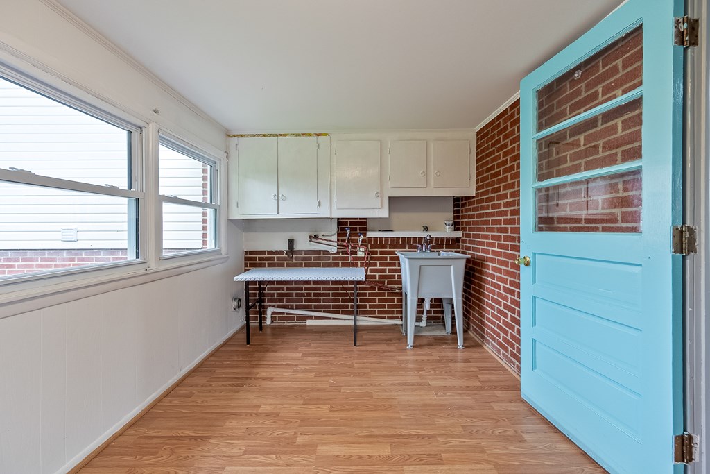 Wytheville, Virginia 24382, United States, 3 Bedrooms Bedrooms, ,2 BathroomsBathrooms,Residential,Active,130876