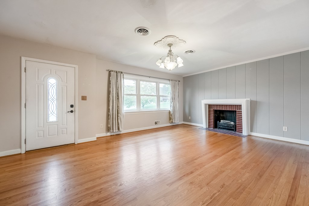 Wytheville, Virginia 24382, United States, 3 Bedrooms Bedrooms, ,2 BathroomsBathrooms,Residential,Active,130876