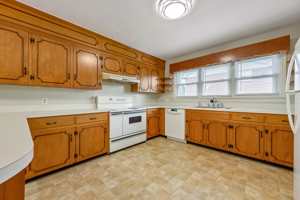 Wytheville, Virginia 24382, United States, 3 Bedrooms Bedrooms, ,2 BathroomsBathrooms,Residential,Active,130876