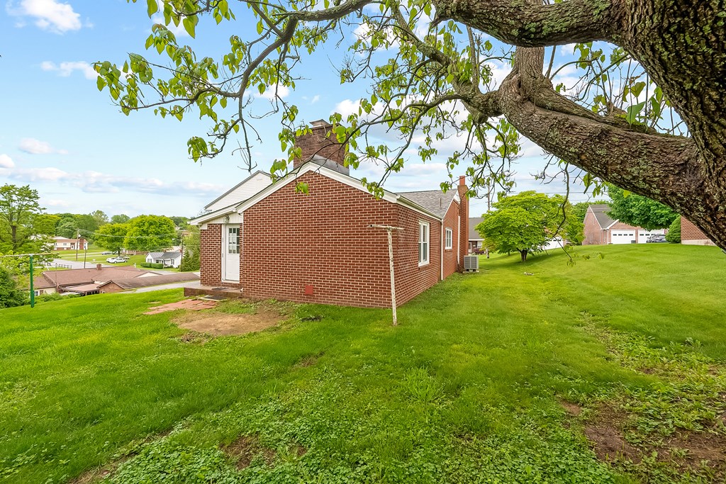 Wytheville, Virginia 24382, United States, 3 Bedrooms Bedrooms, ,2 BathroomsBathrooms,Residential,Active,130876