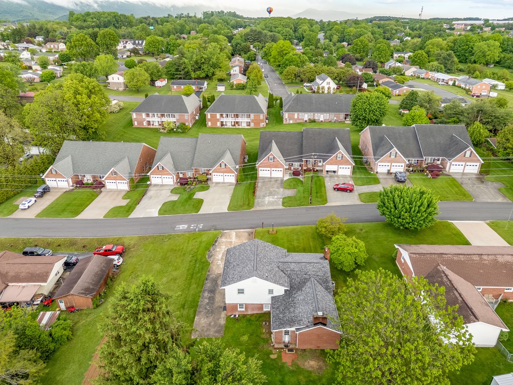 Wytheville, Virginia 24382, United States, 3 Bedrooms Bedrooms, ,2 BathroomsBathrooms,Residential,Active,130876