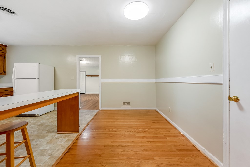 Wytheville, Virginia 24382, United States, 3 Bedrooms Bedrooms, ,2 BathroomsBathrooms,Residential,Active,130876