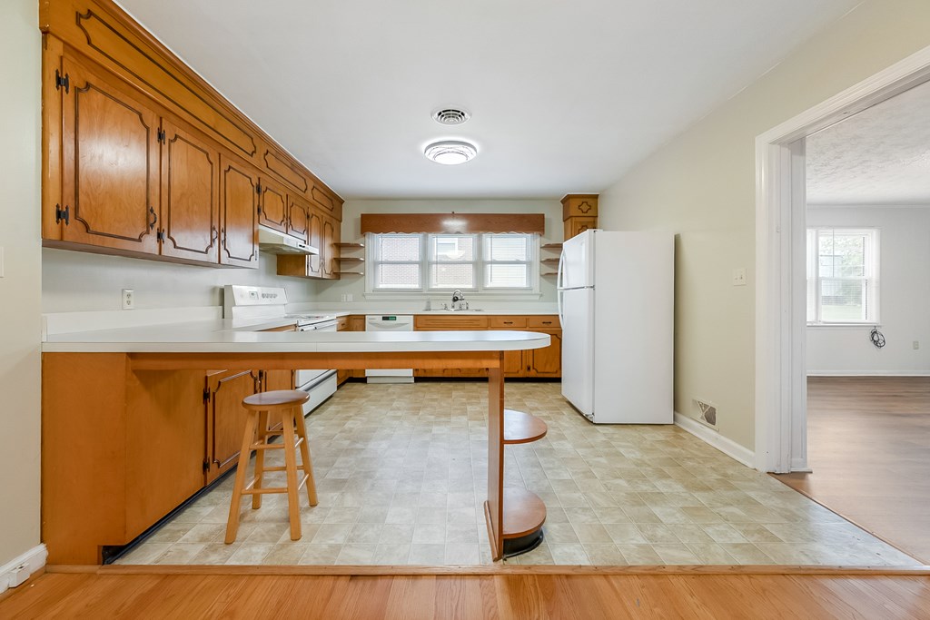 Wytheville, Virginia 24382, United States, 3 Bedrooms Bedrooms, ,2 BathroomsBathrooms,Residential,Active,130876