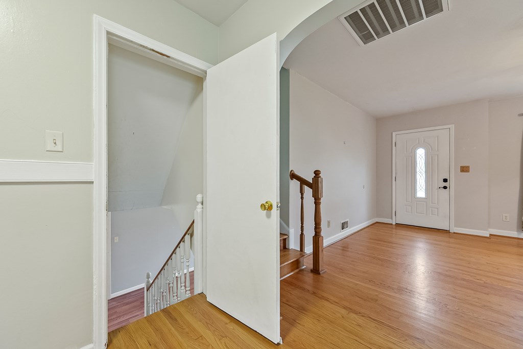 Wytheville, Virginia 24382, United States, 3 Bedrooms Bedrooms, ,2 BathroomsBathrooms,Residential,Active,130876