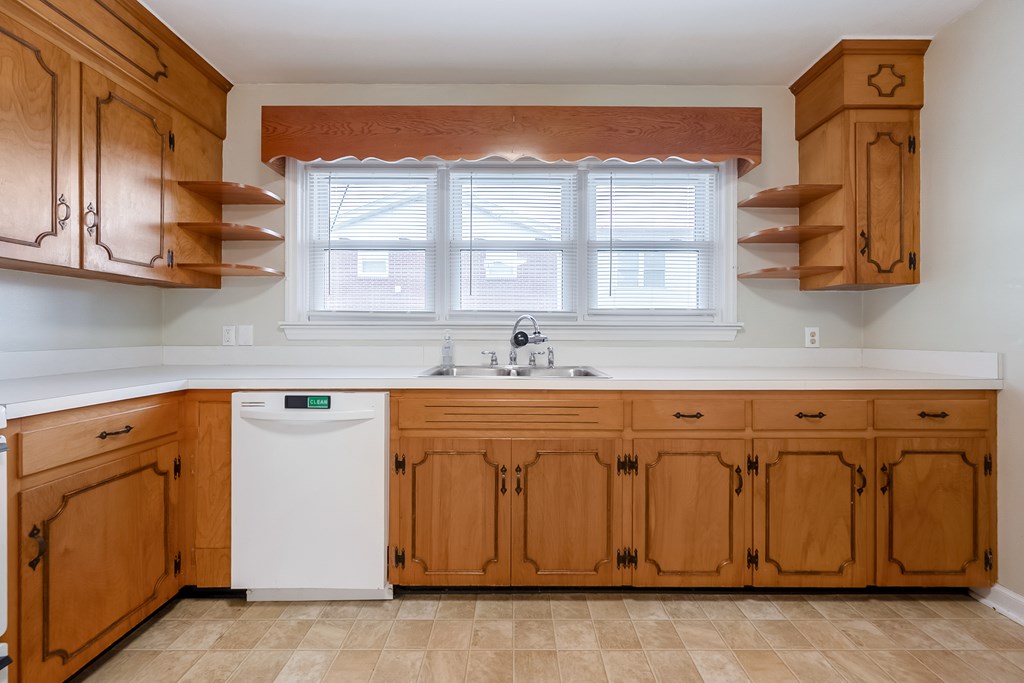 Wytheville, Virginia 24382, United States, 3 Bedrooms Bedrooms, ,2 BathroomsBathrooms,Residential,Active,130876