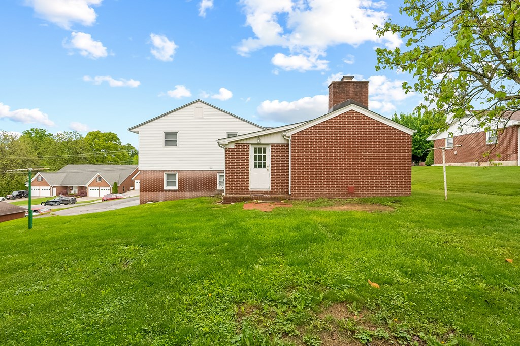 Wytheville, Virginia 24382, United States, 3 Bedrooms Bedrooms, ,2 BathroomsBathrooms,Residential,Active,130876