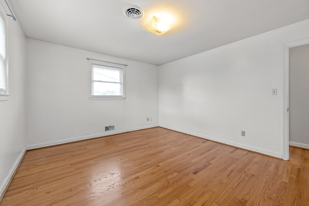 Wytheville, Virginia 24382, United States, 3 Bedrooms Bedrooms, ,2 BathroomsBathrooms,Residential,Active,130876