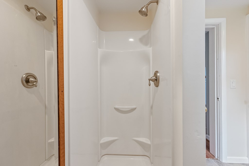 Wytheville, Virginia 24382, United States, 3 Bedrooms Bedrooms, ,2 BathroomsBathrooms,Residential,Active,130876