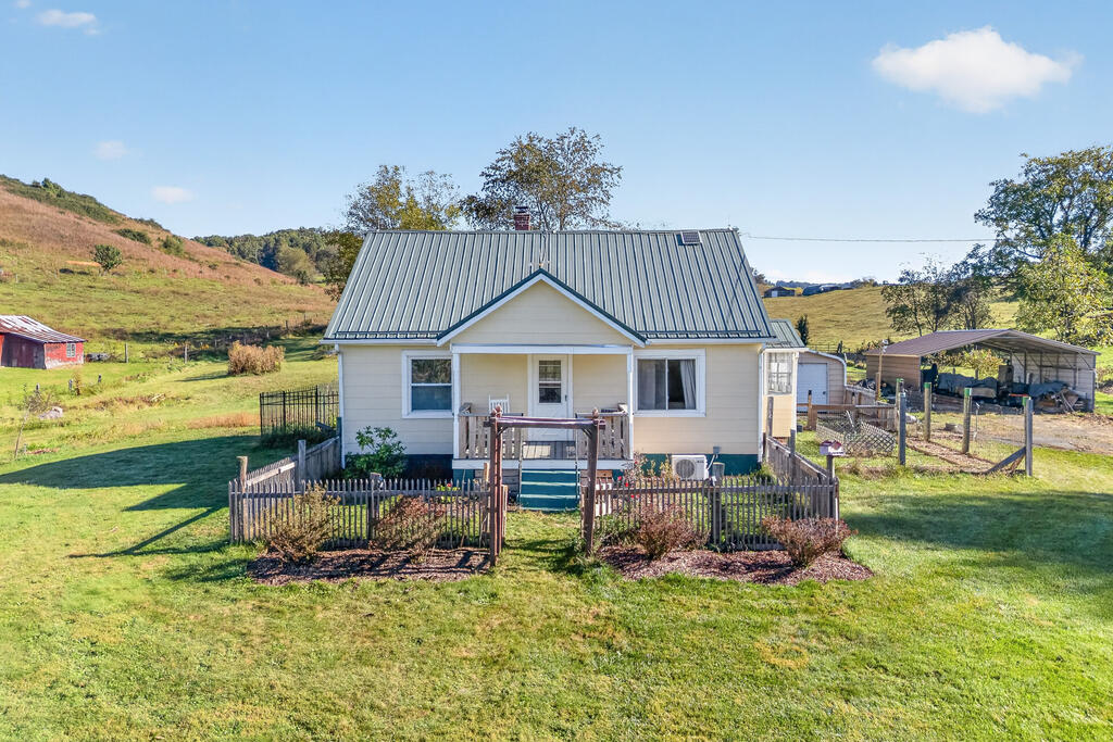 Photo of 8557 Spring Valley Rd, Fries, VA 24330 (MLS # 112178)