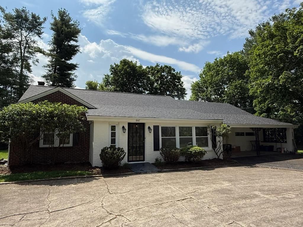 Photo of 1047 Glendale Rd, Galax, VA 24333 (MLS # 104563)