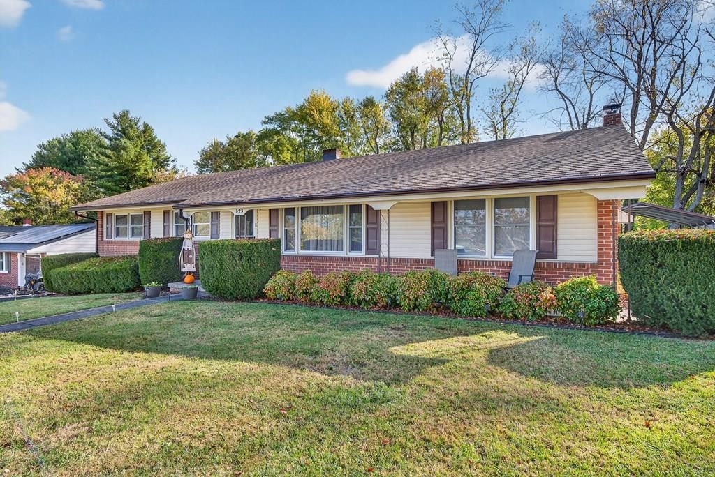 Photo of 823 E Coyner Ave, Marion, VA 24354 (MLS # 103754)