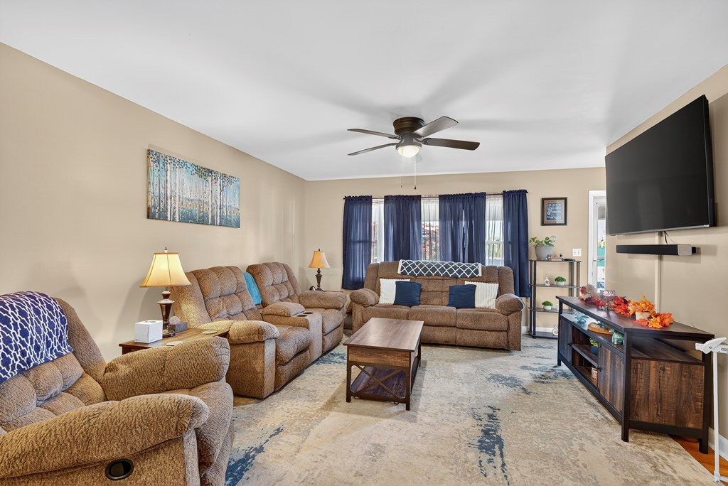 Photo of 823 E Coyner Ave, Marion, VA 24354 (MLS # 103754)