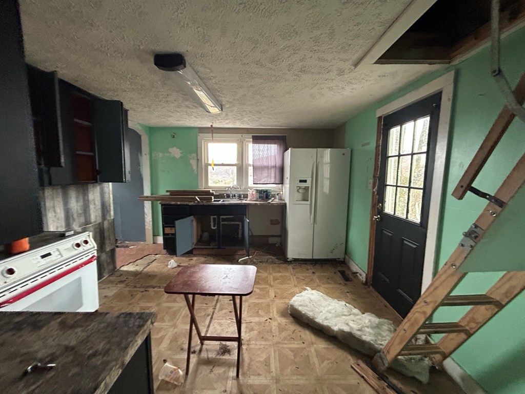 Photo of 665 W Union, Wytheville, VA 24382 (MLS # 104159)