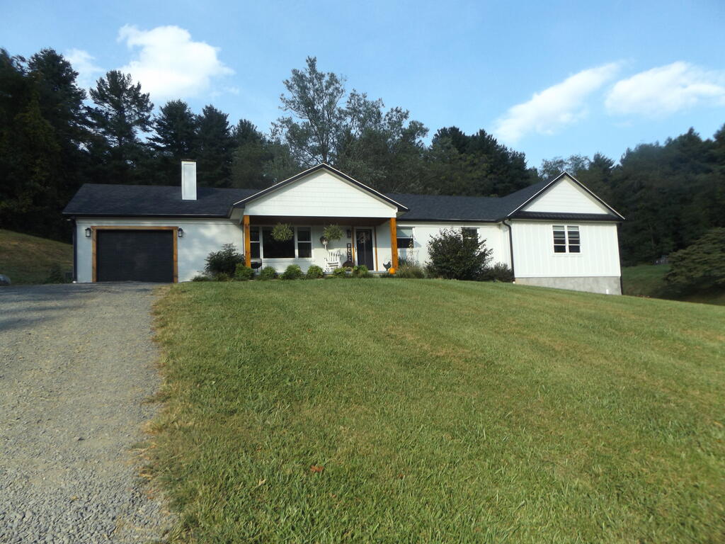 Photo of 125 Powhatan Pl, Hillsville, VA 24343 (MLS # 111901)