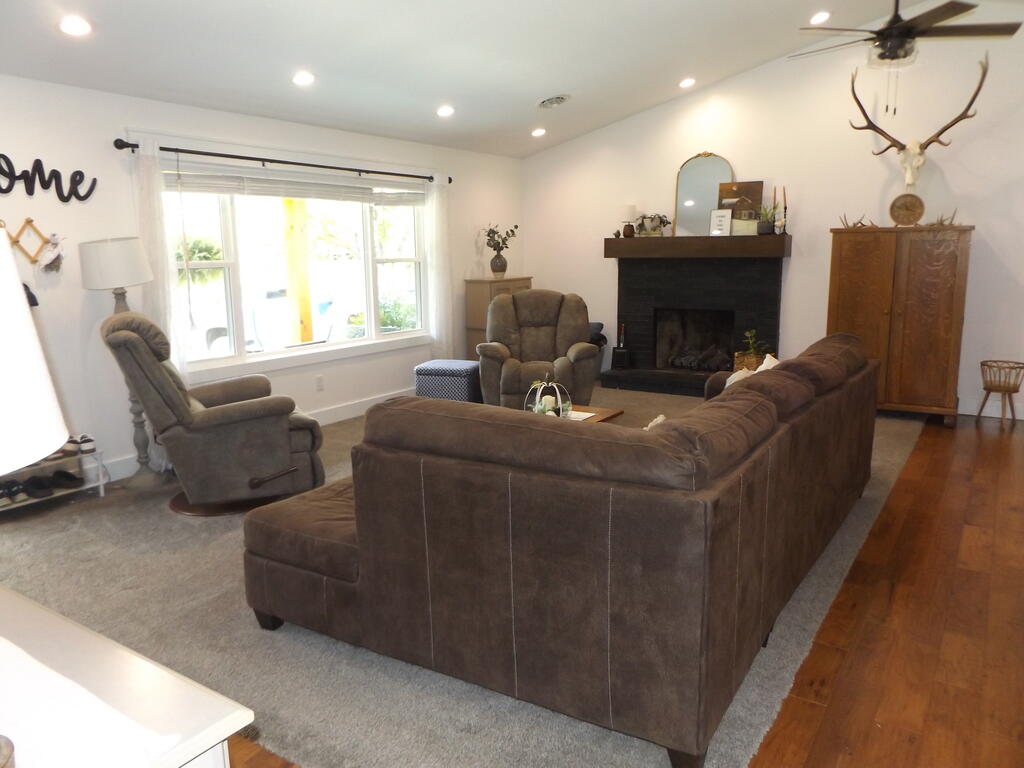 Photo of 125 Powhatan Pl, Hillsville, VA 24343 (MLS # 111901)