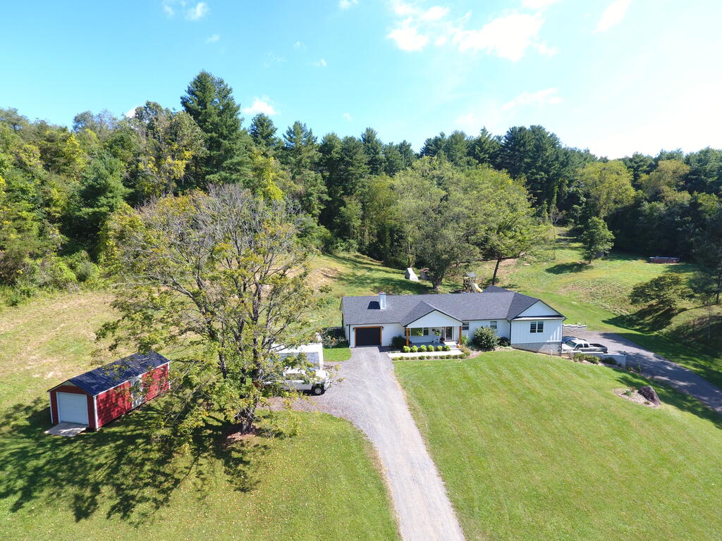 Photo of 125 Powhatan Pl, Hillsville, VA 24343 (MLS # 111901)