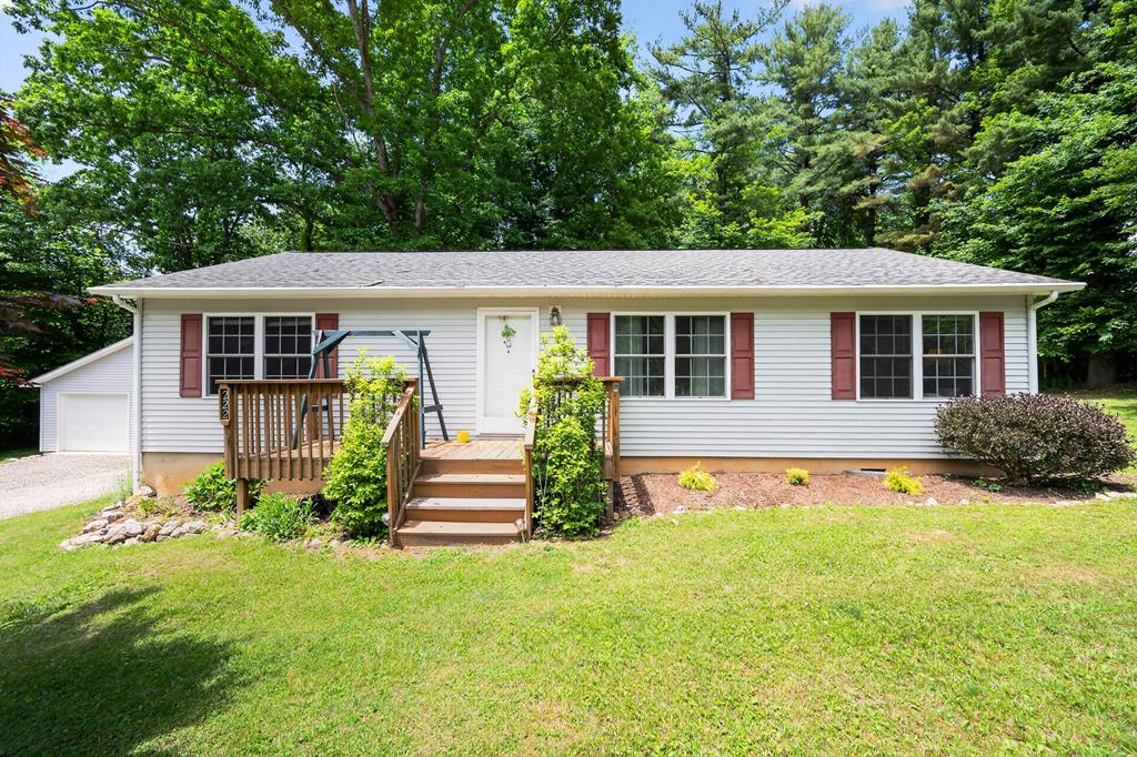 Photo of 222 SE Greenwood Ln, Copper Hill, VA 24079 (MLS # 110403)