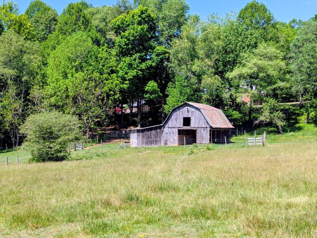 Photo of 261 Newmantown Rd, Dugspur, VA 24325 (MLS # 110302)