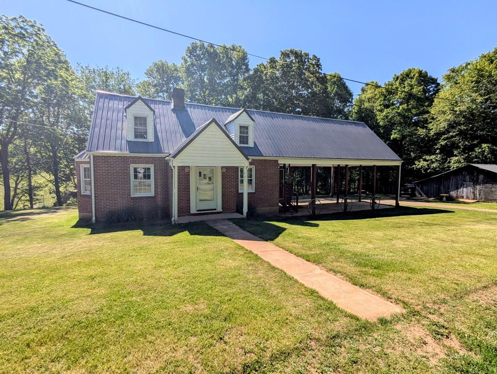 Photo of 261 Newmantown Rd, Dugspur, VA 24325 (MLS # 110302)