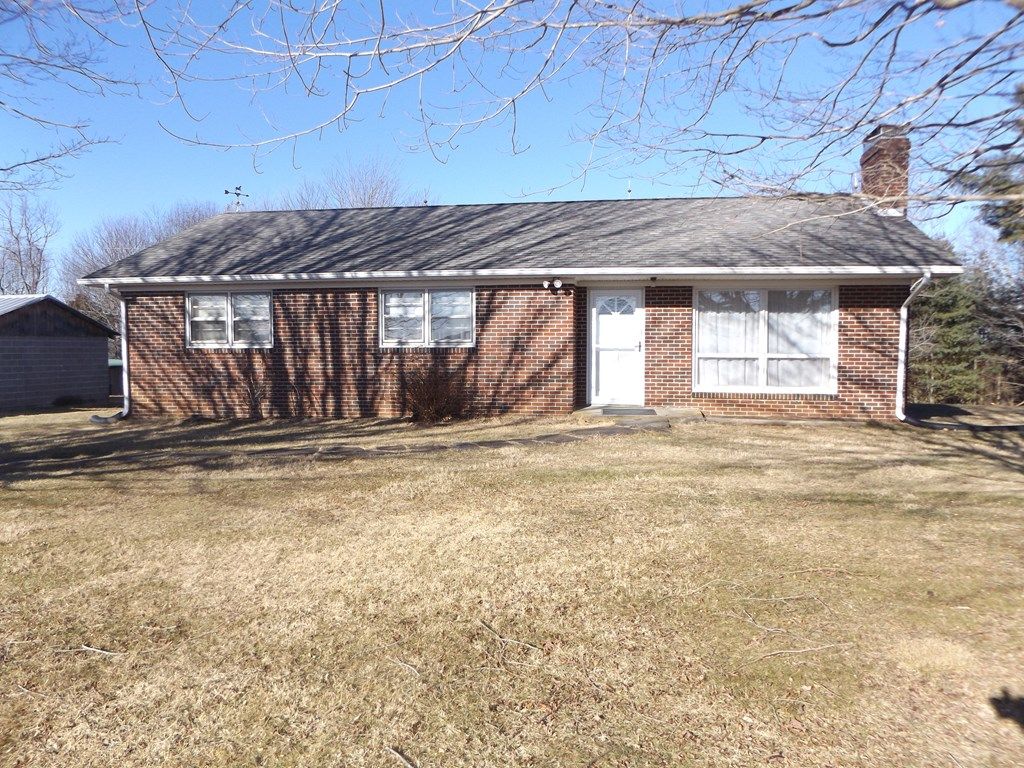 Photo of 244 Shockley Rd, Hillsville, VA 24343 (MLS # 104630)