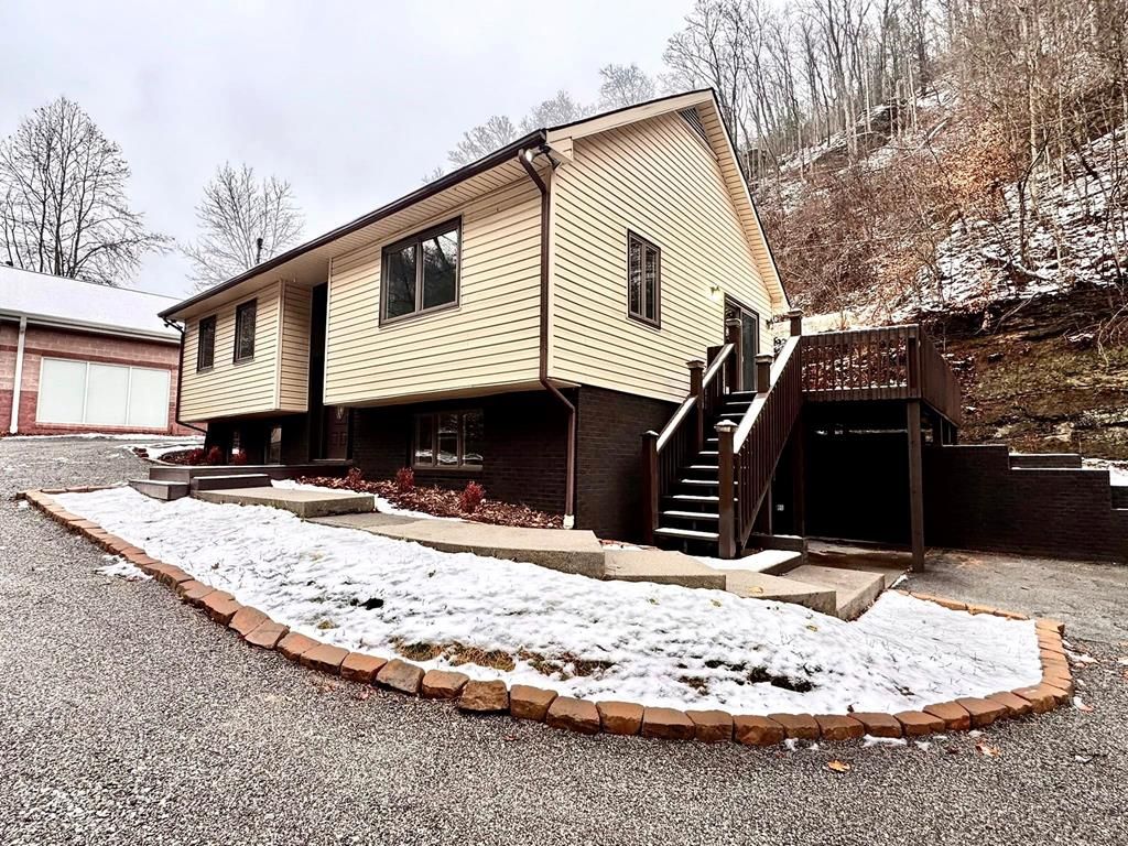 Photo of 1551 1551 Watkins ST Grundy, VA St, Grundy, VA 24614 (MLS # 104390)