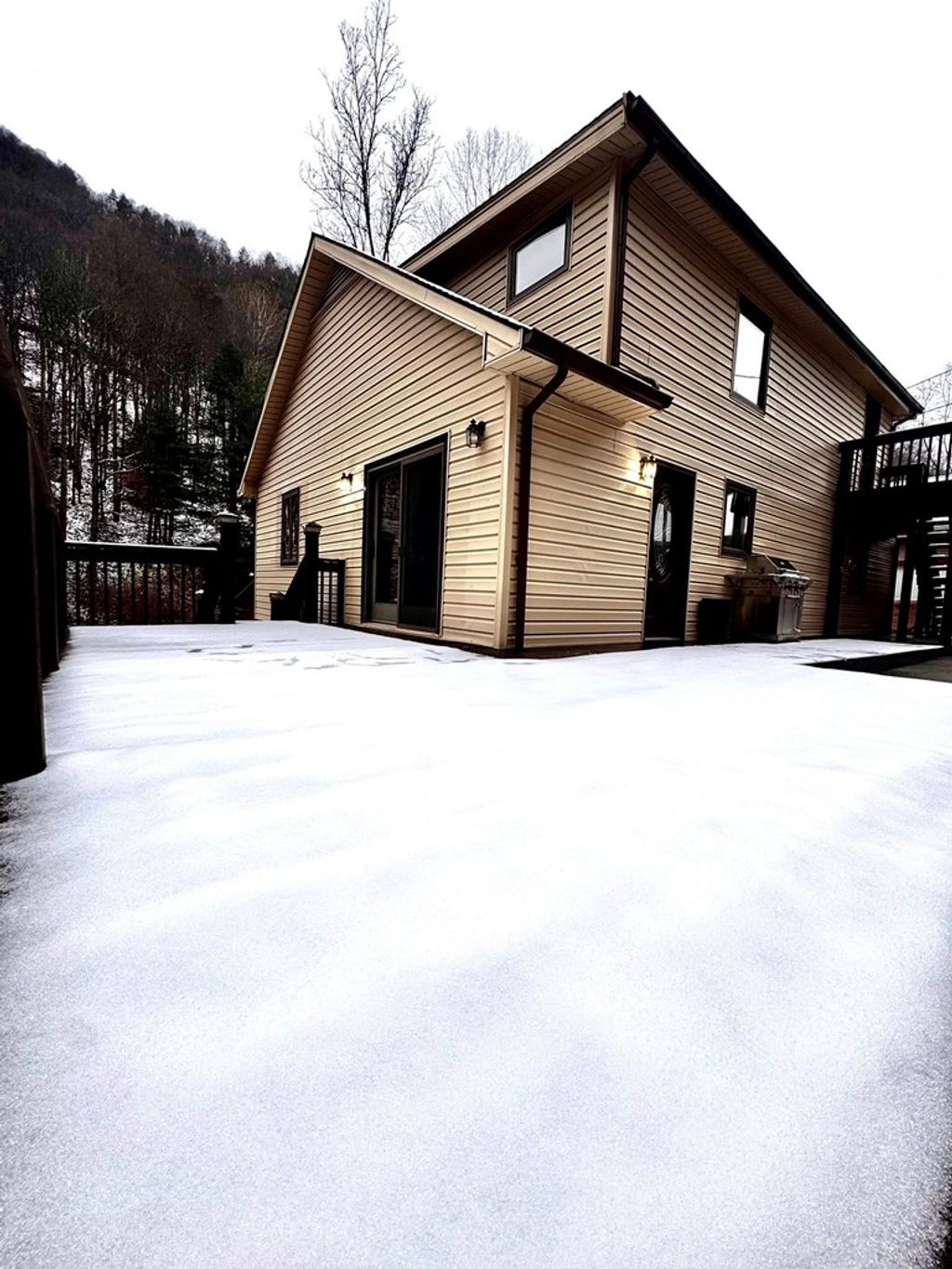 Photo of 1551 1551 Watkins ST Grundy, VA St, Grundy, VA 24614 (MLS # 104390)