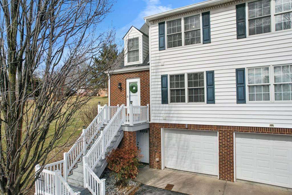 Photo of 127 Smartview Ln, Abingdon, VA 24210 (MLS # 105901)