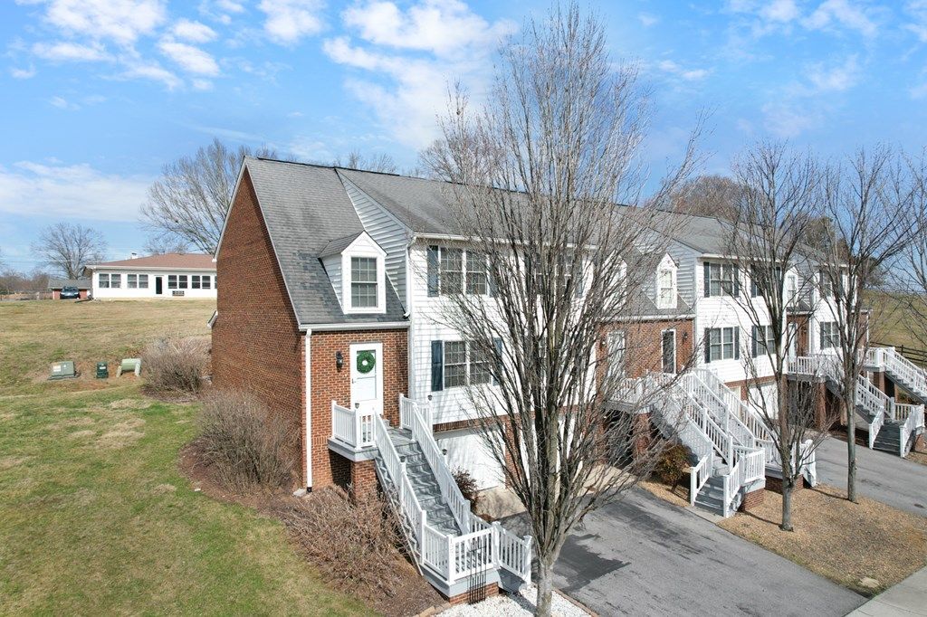 Photo of 127 Smartview Ln, Abingdon, VA 24210 (MLS # 105901)